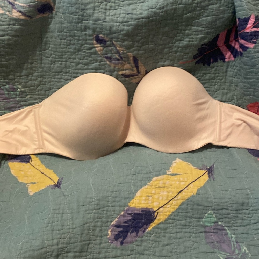 Victoria’s Secret strapless bra